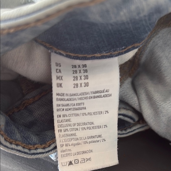 American Eagle Outfitters Relaxed Blue Jeans with Vintage Distressing - Picture 11 of 11